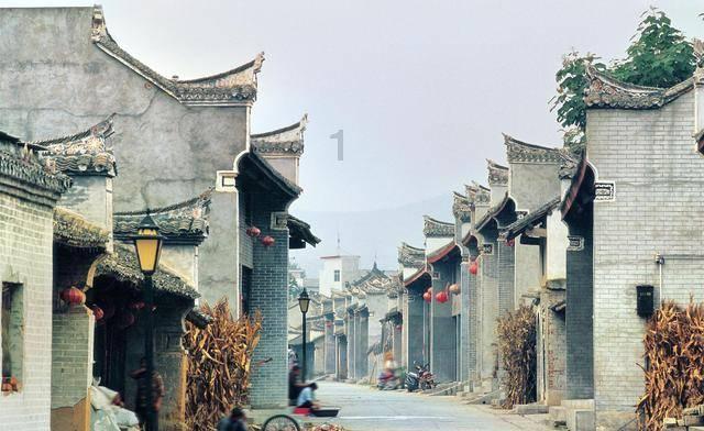 我喜欢她，前几天她脚受了点小伤拍照片给我看，今天也发给我看？